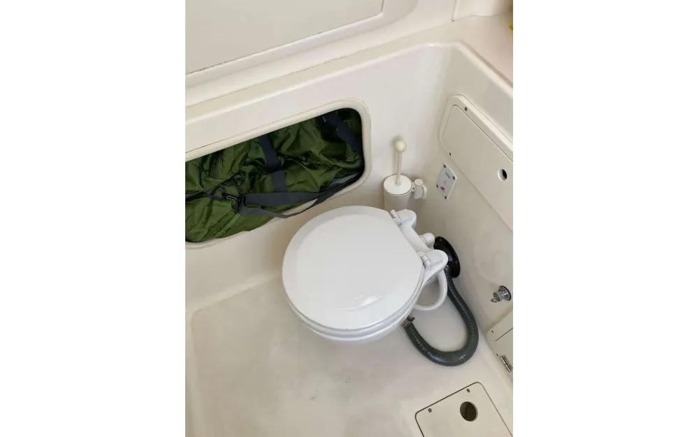 slider 7 Boston Whaler  320 Outrage
