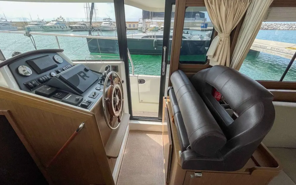 slider 2 Beneteau Swift Trawler 44
