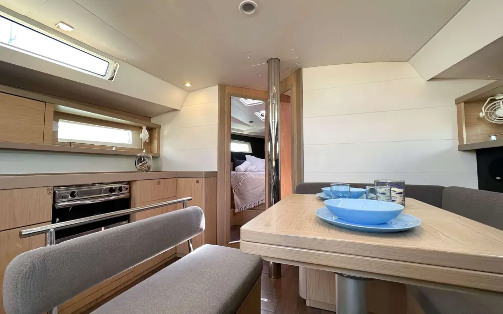 slider 2 Beneteau Oceanis 45
