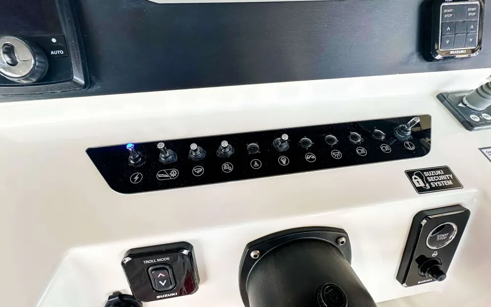 slider 4 Beneteau Flyer 9 Spacedeck