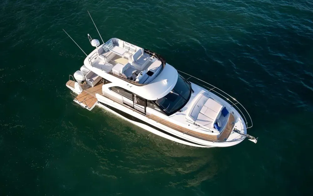 slider 1 Beneteau Antares 12