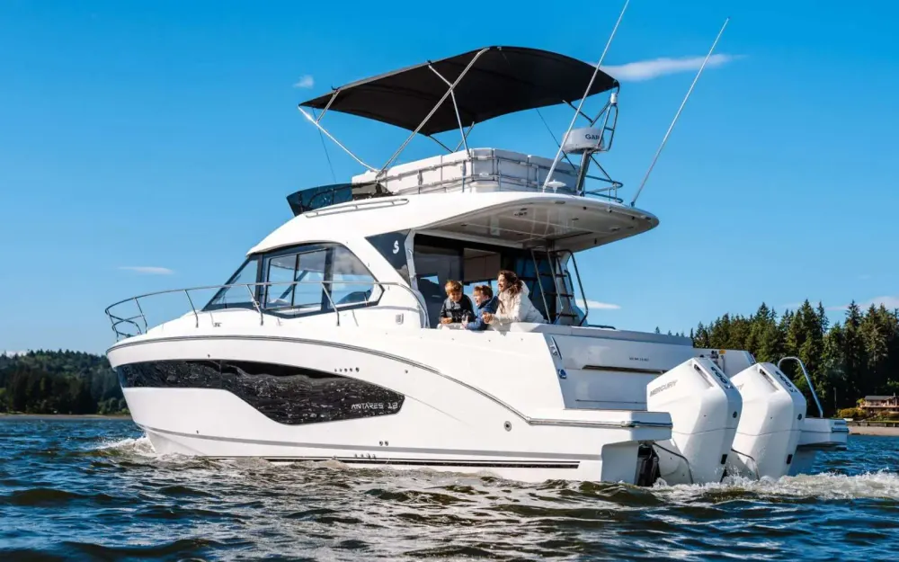 slider 23 Beneteau Antares 12