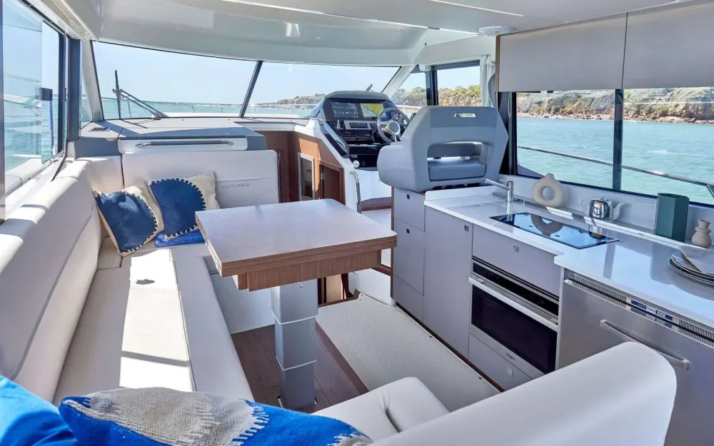 slider 25 Beneteau Antares 12