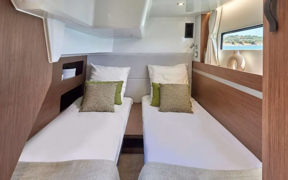 slider 2 Beneteau Antares 12