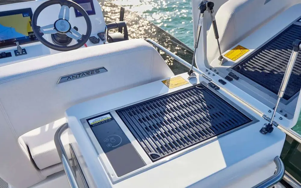 slider 4 Beneteau Antares 12