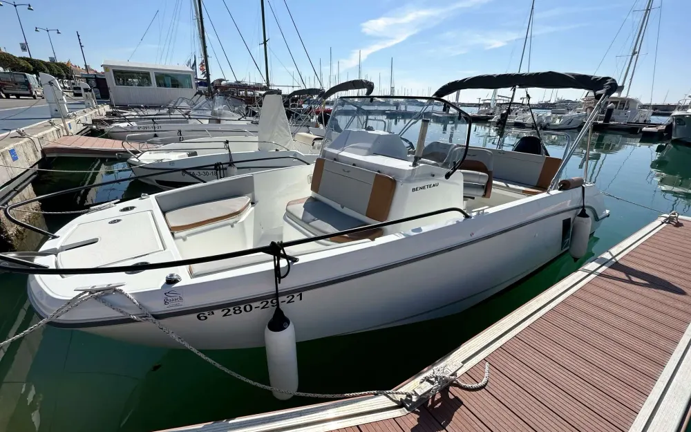 slider 0 Beneteau Flyer 7 SPACEdeck