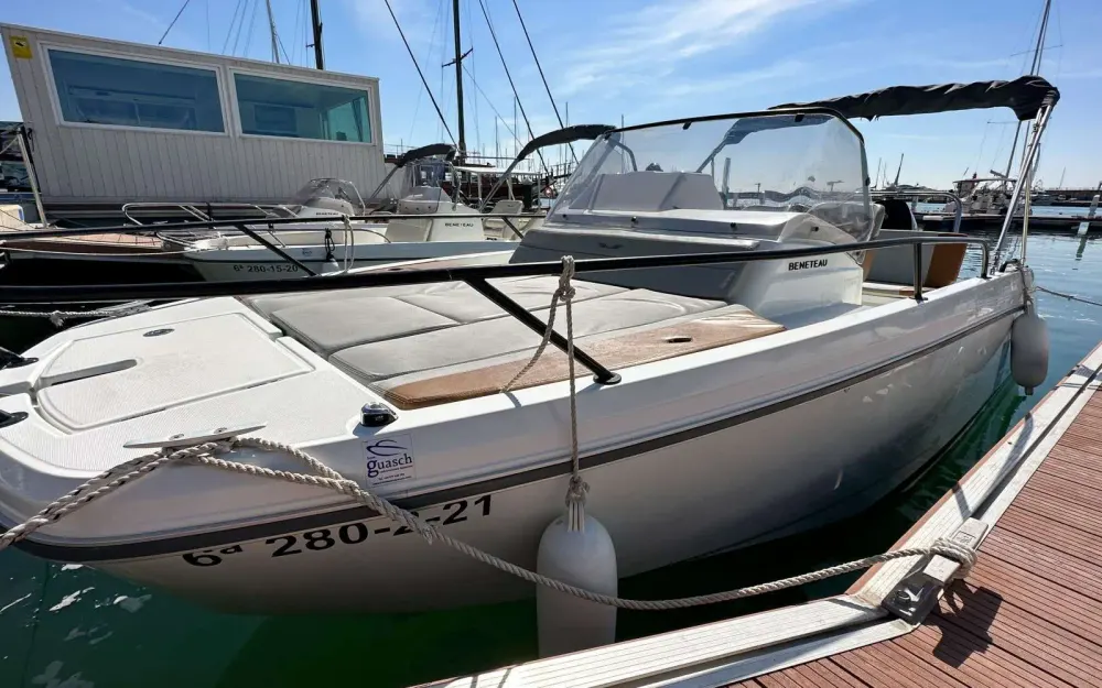 slider 0 Beneteau Flyer 7 SUNdeck