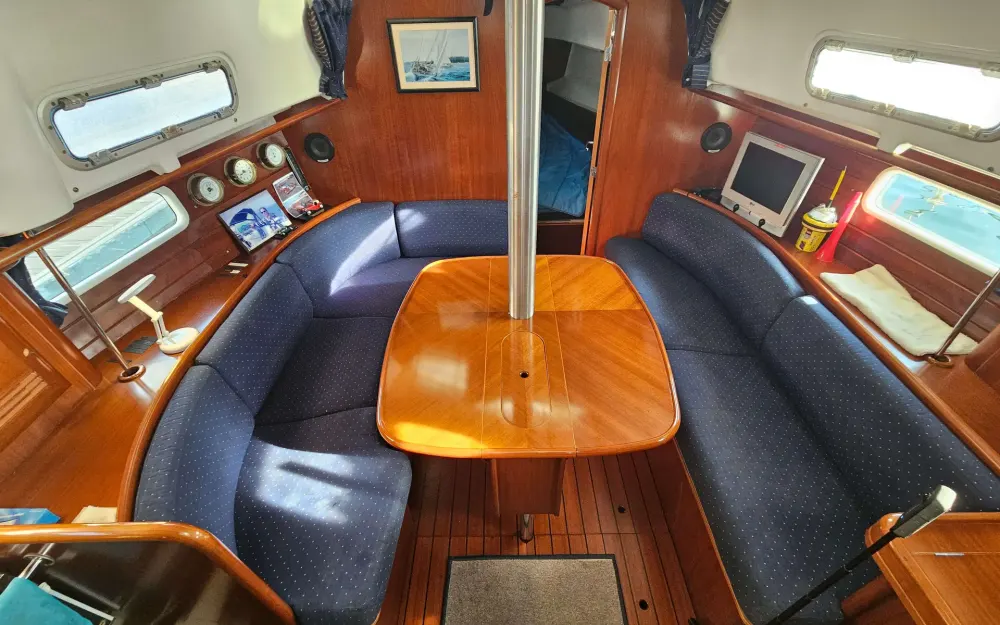 slider 8 Beneteau Oceanis 36 CC