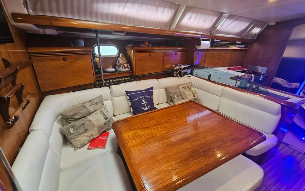 slider 1 Jeanneau Sun Odyssey 43