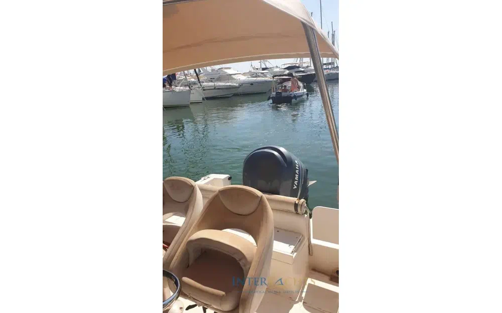 slider 1 Kelt White Shark 225