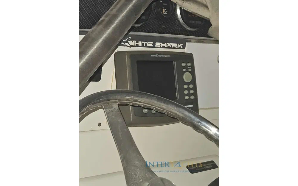 slider 4 Kelt White Shark 225