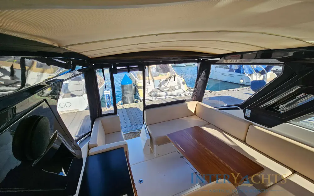 slider 9 Sealine  SC 35