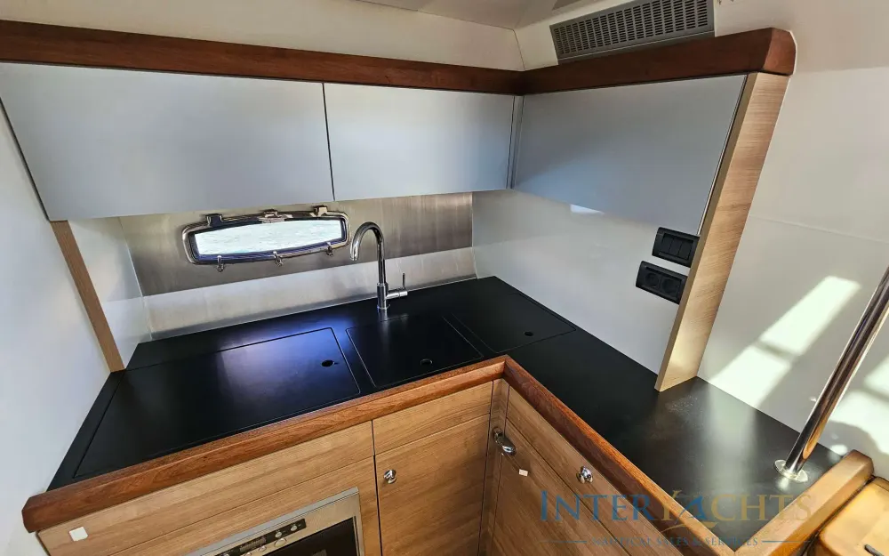 slider 18 Sealine  SC 35