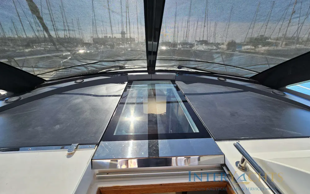 slider 31 Sealine  SC 35