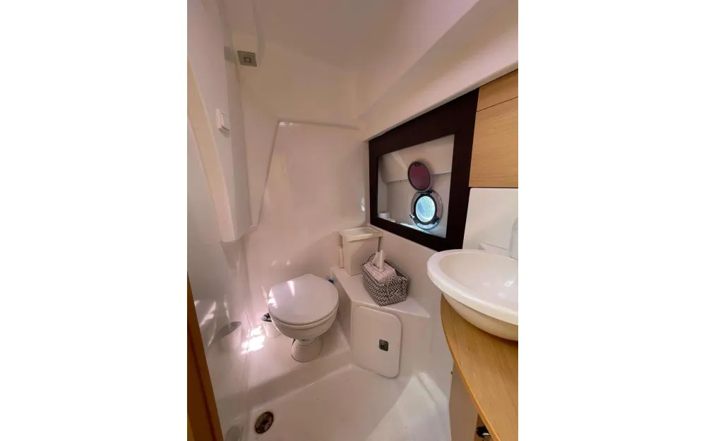 slider 6 Beneteau Monte Carlo 32