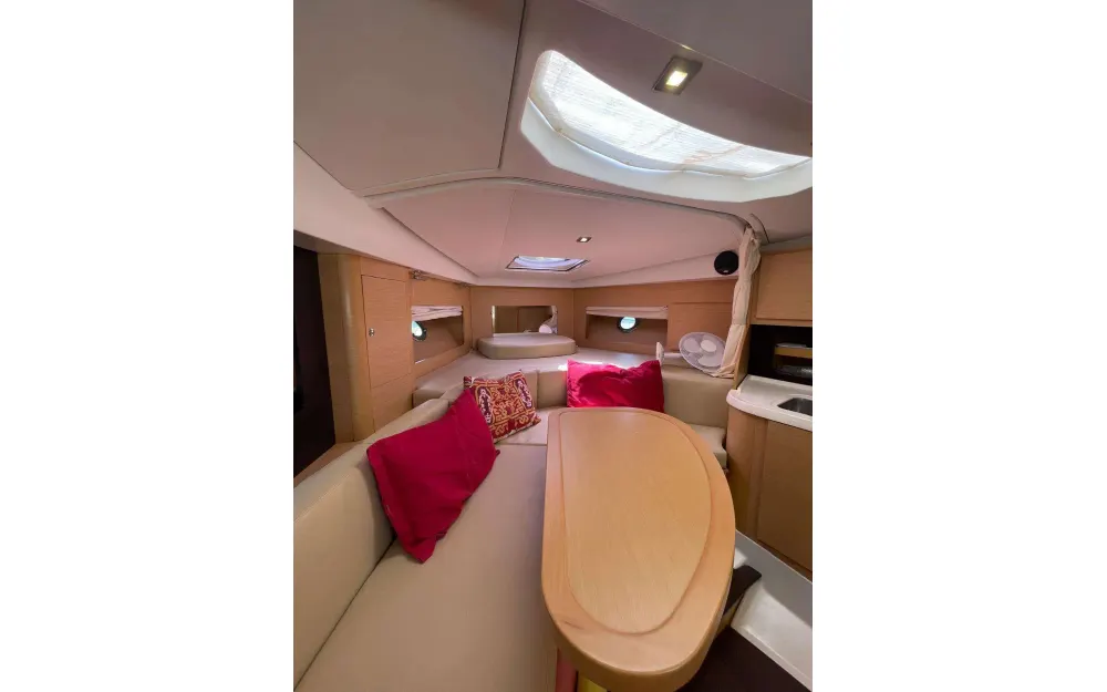 slider 7 Beneteau Monte Carlo 32