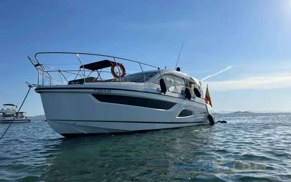slider 0 Sealine  C390v
