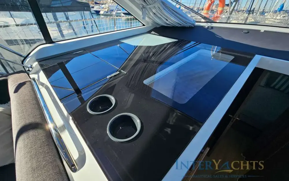 slider 9 Sealine  C390v