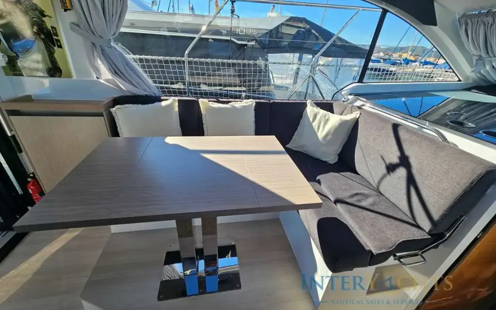 slider 11 Sealine  C390v