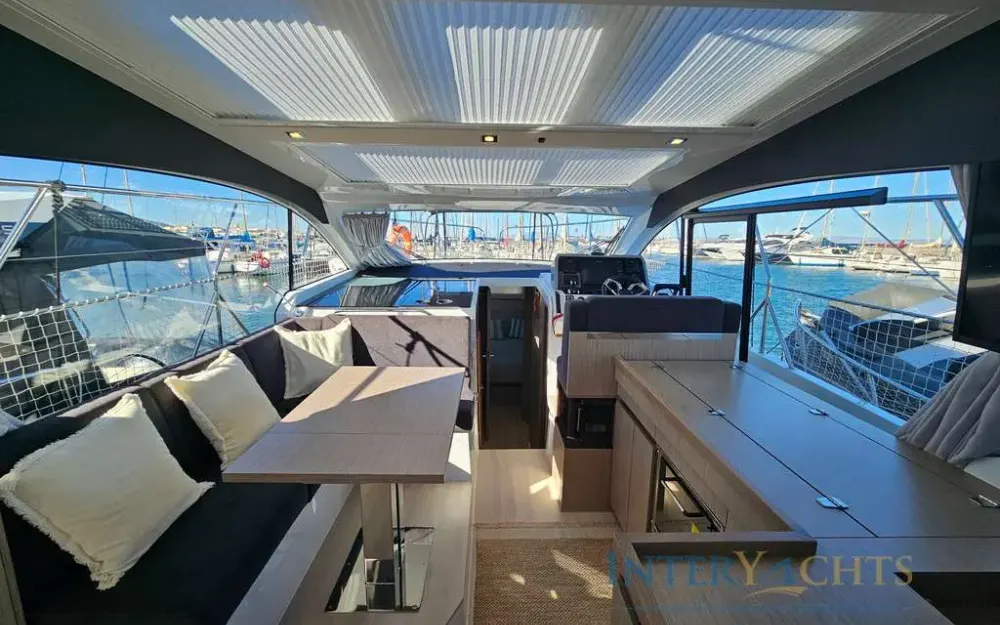 slider 13 Sealine  C390v