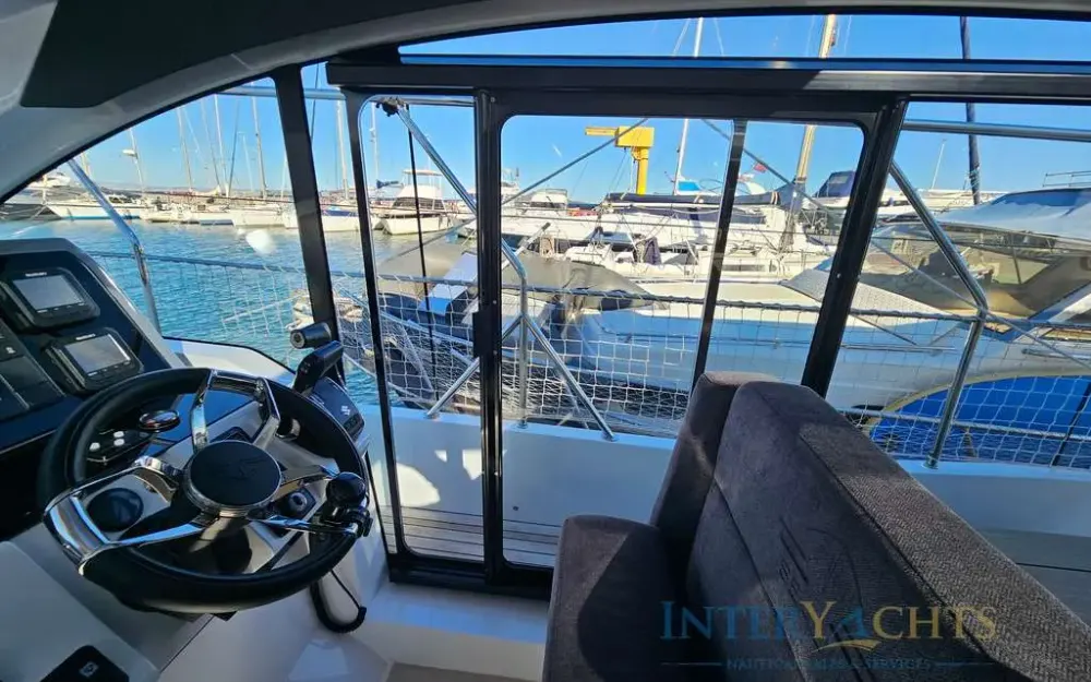 slider 14 Sealine  C390v
