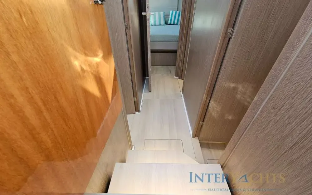 slider 16 Sealine  C390v