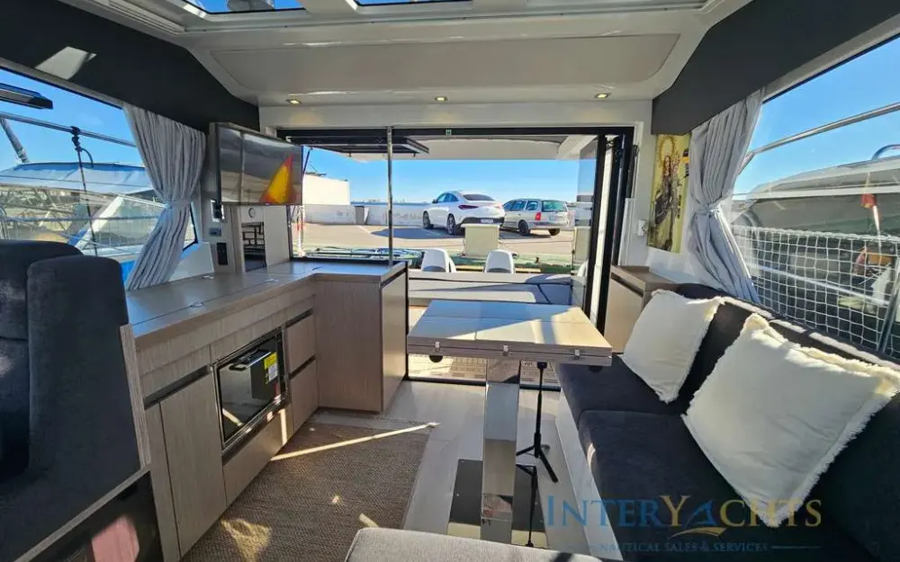 slider 1 Sealine  C390v