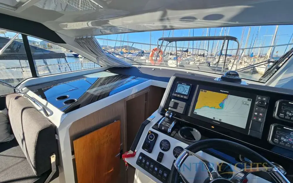 slider 19 Sealine  C390v