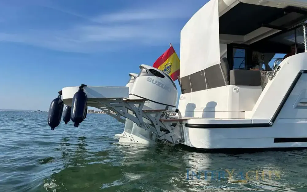 slider 2 Sealine  C390v