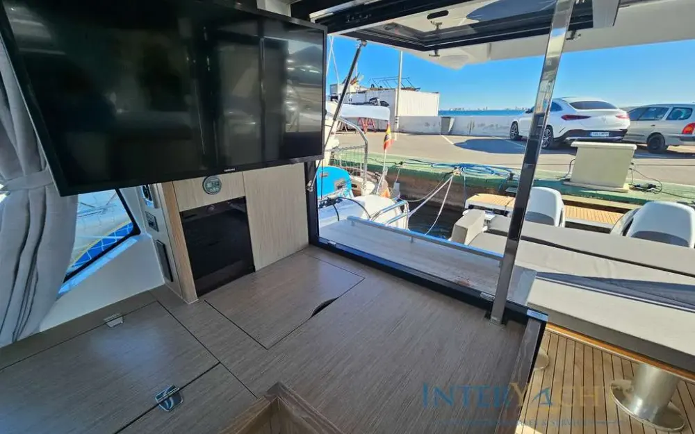 slider 6 Sealine  C390v