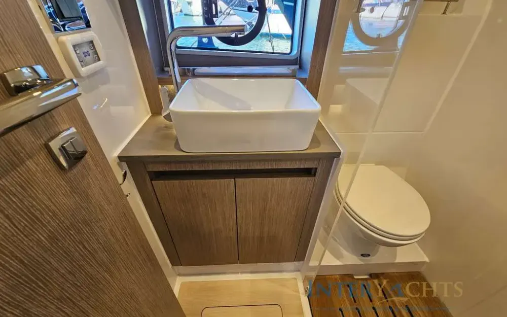 slider 8 Sealine  C390v