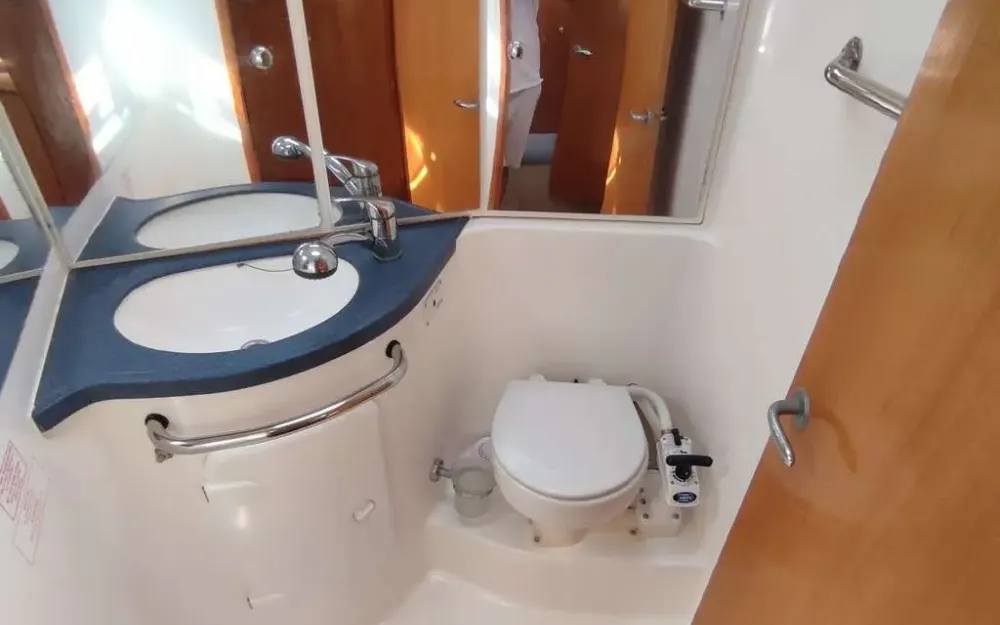 slider 1 Bavaria 42 cruiser