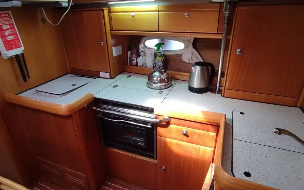 slider 5 Bavaria 42 cruiser