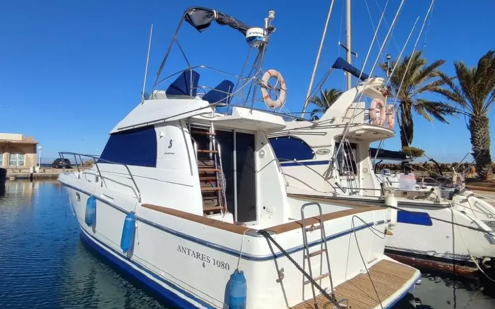 slider 2 Beneteau Antares 10.80 Fly