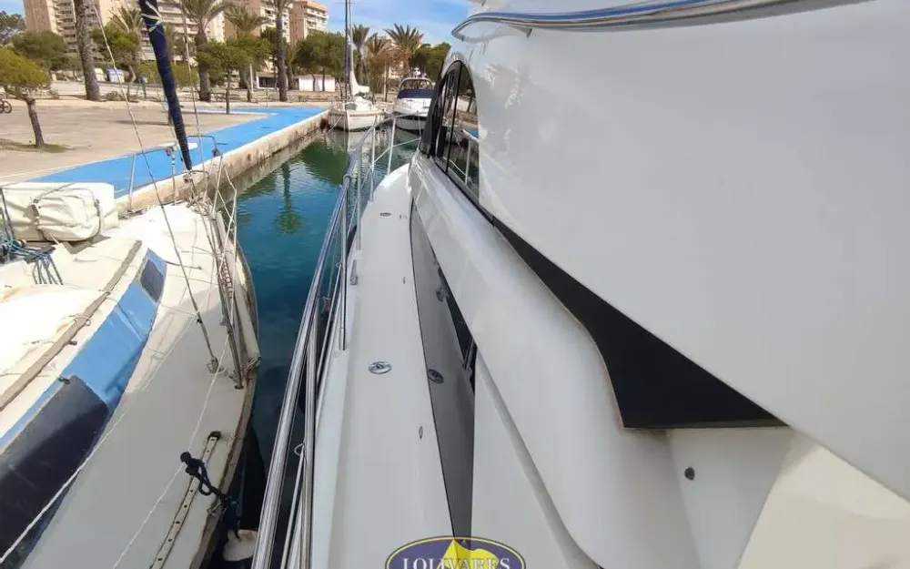 slider 17 Fairline Phantom 40