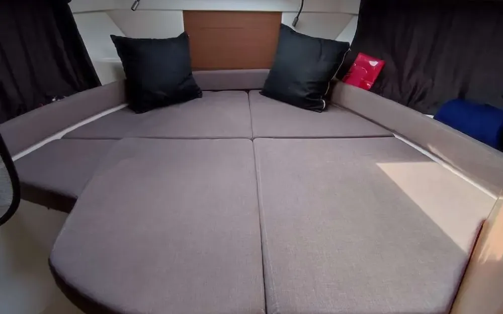 slider 9 Beneteau Antares Serie 9