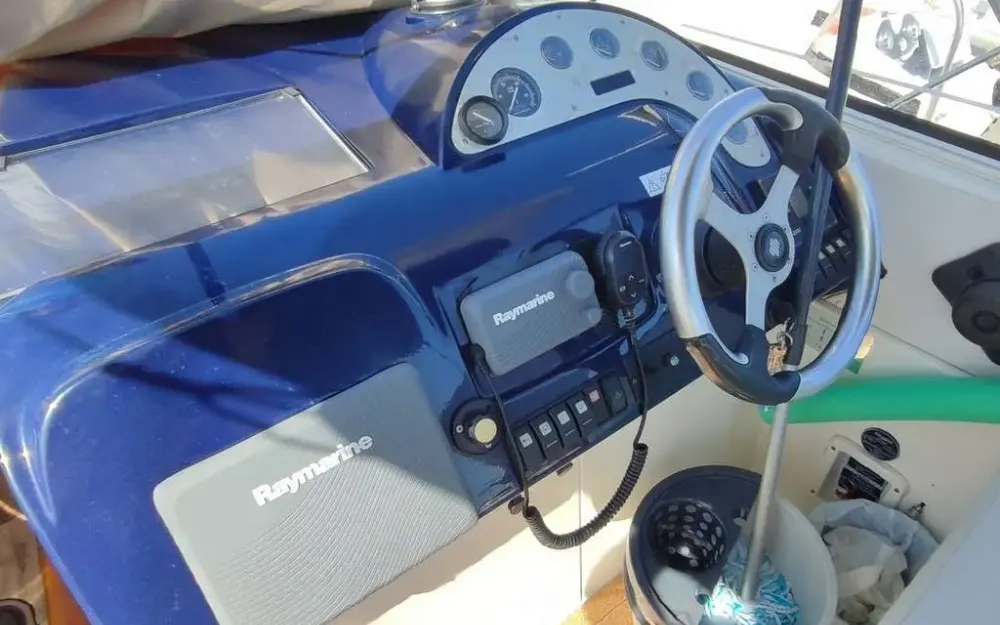 slider 12 Sealine  S 23