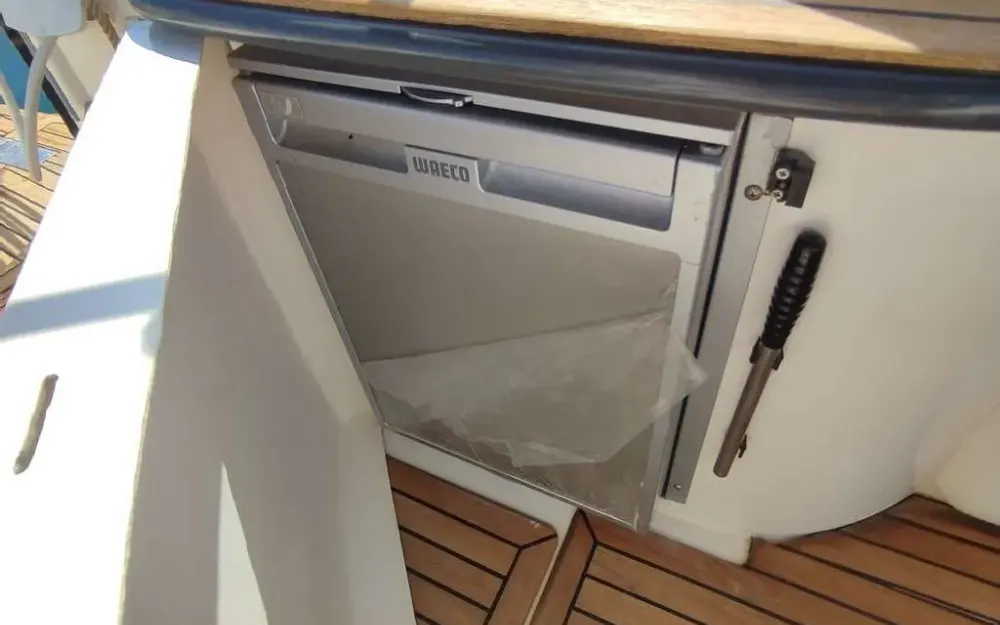 slider 2 Sealine  S 23