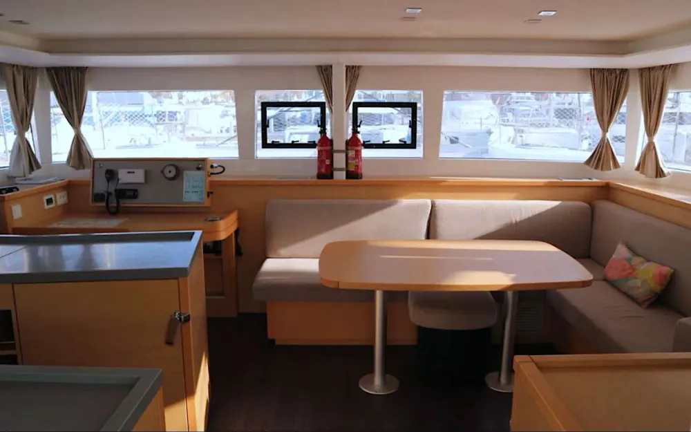 slider 11 Lagoon  450 Sport Top