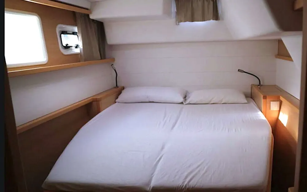 slider 6 Lagoon  450 Sport Top