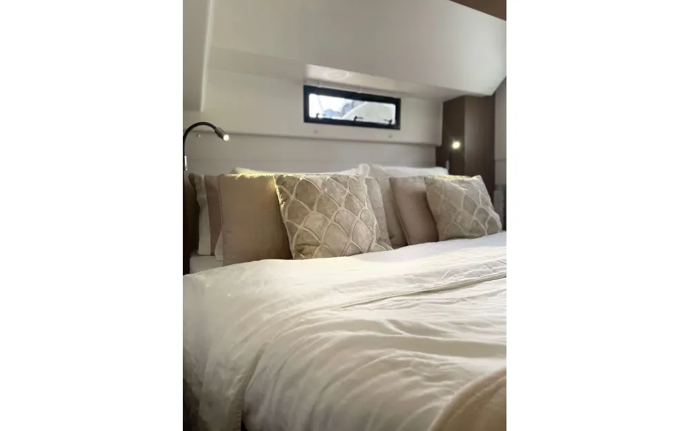 slider 31 Lagoon  46