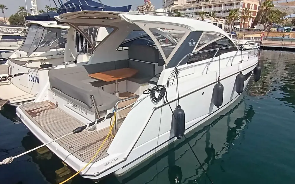 slider 0 Sealine  S330