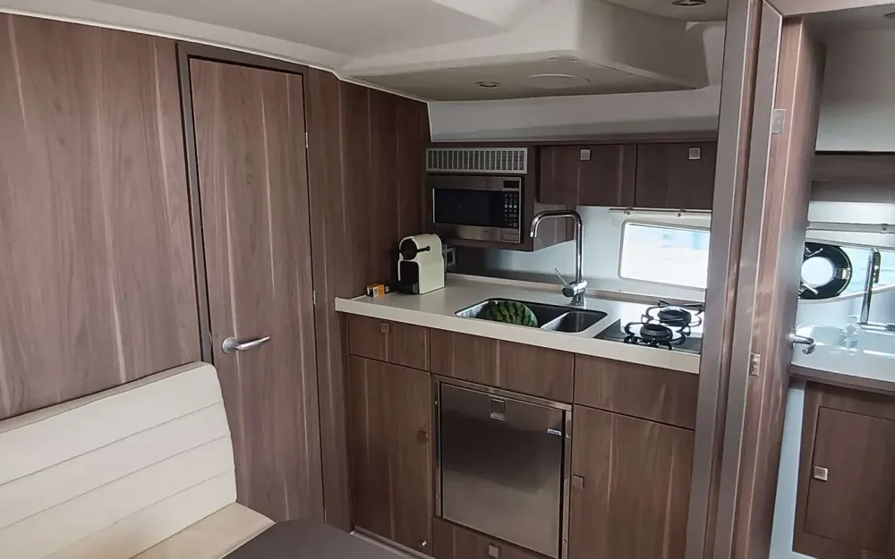 slider 12 Sealine  S330