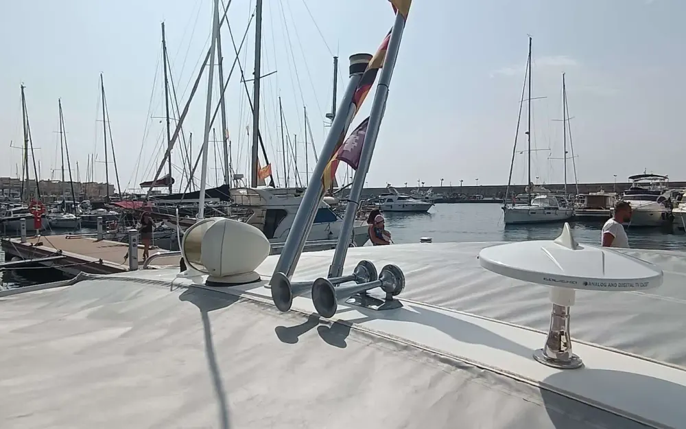 slider 14 Sealine  S330