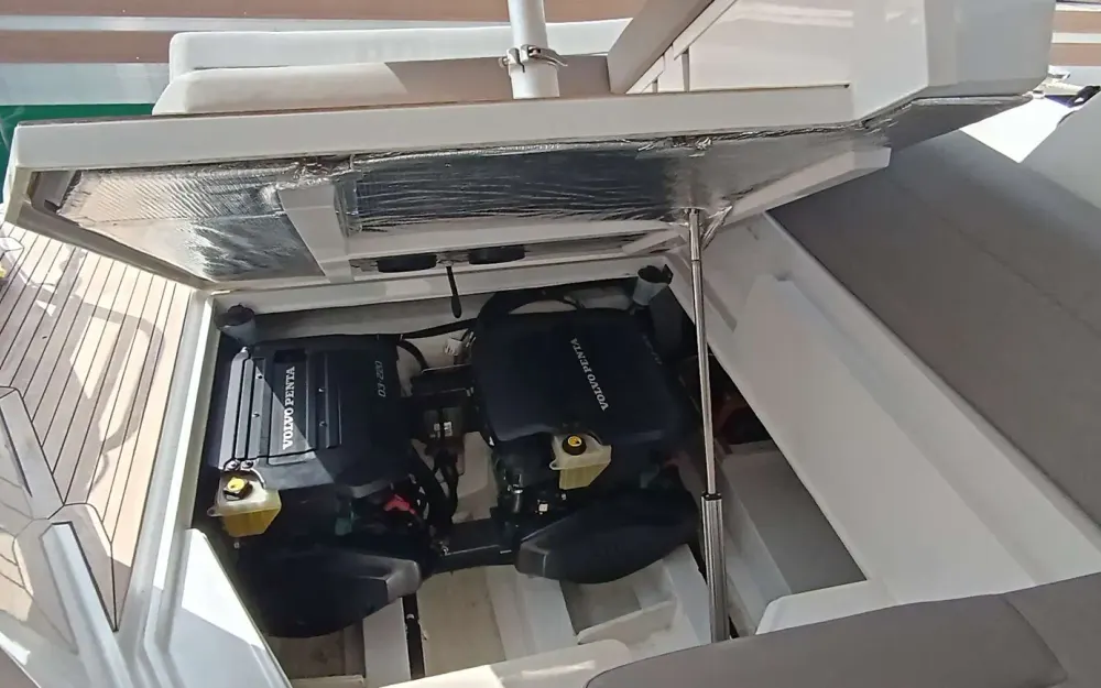 slider 15 Sealine  S330