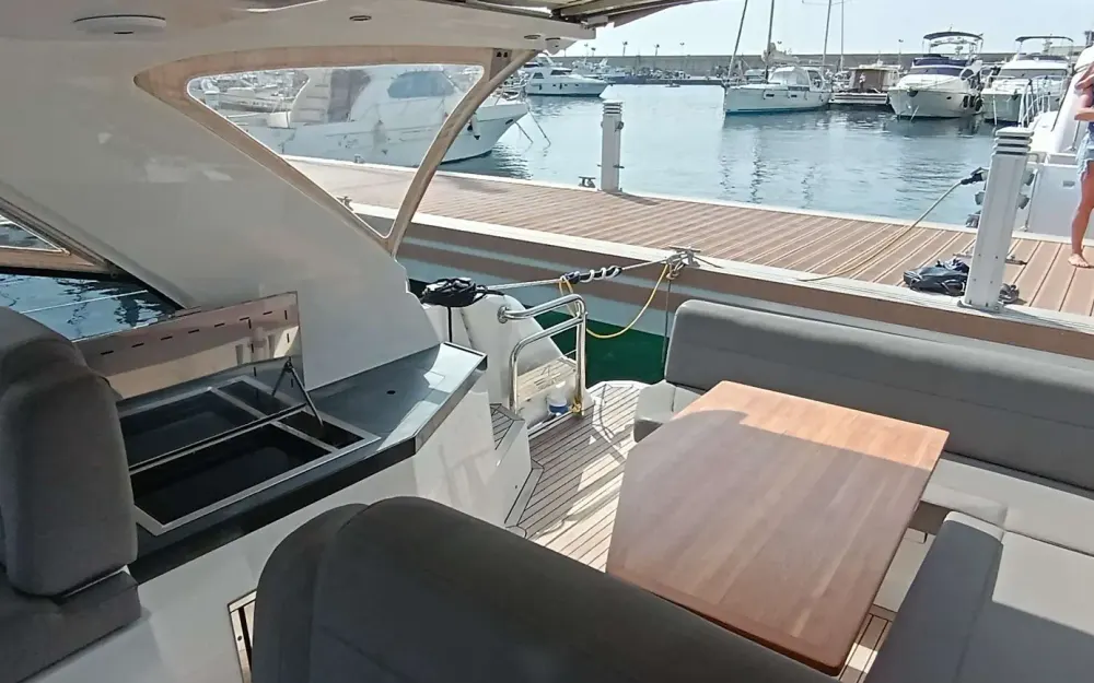 slider 20 Sealine  S330