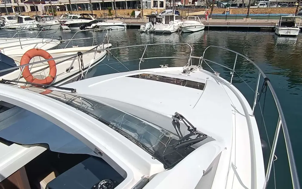 slider 22 Sealine  S330