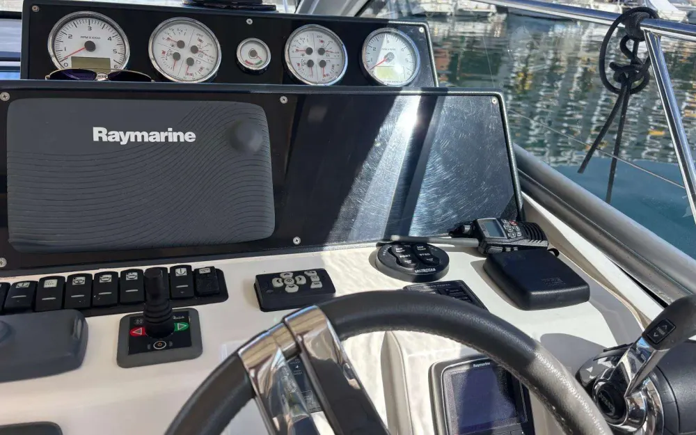 slider 25 Sealine  S330