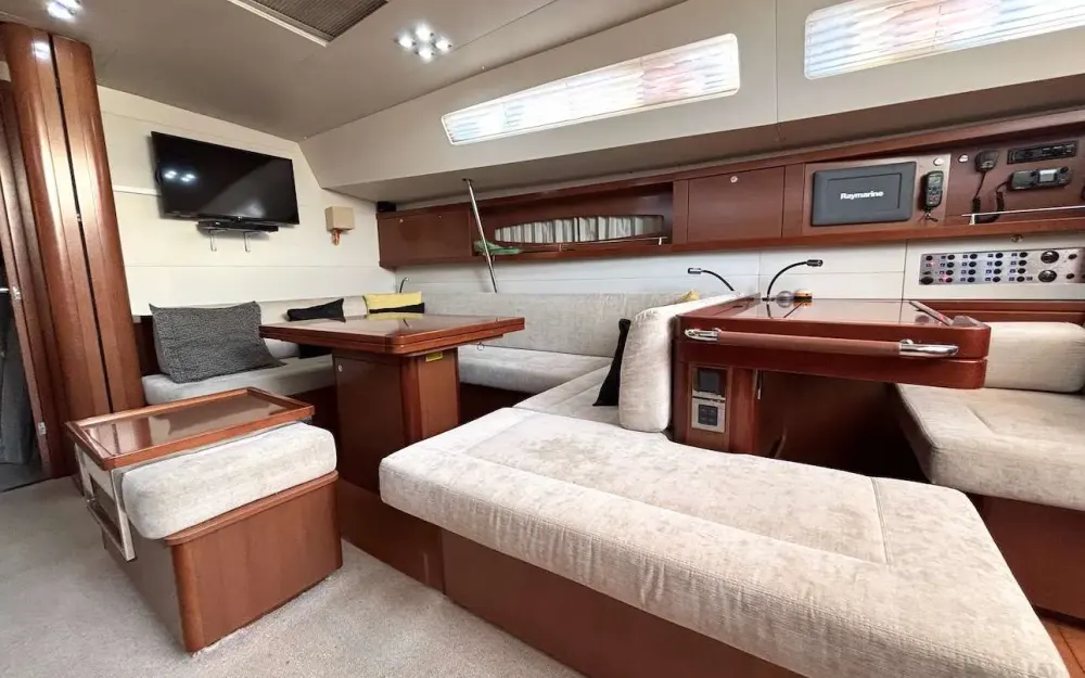 slider 9 Beneteau Oceanis 58