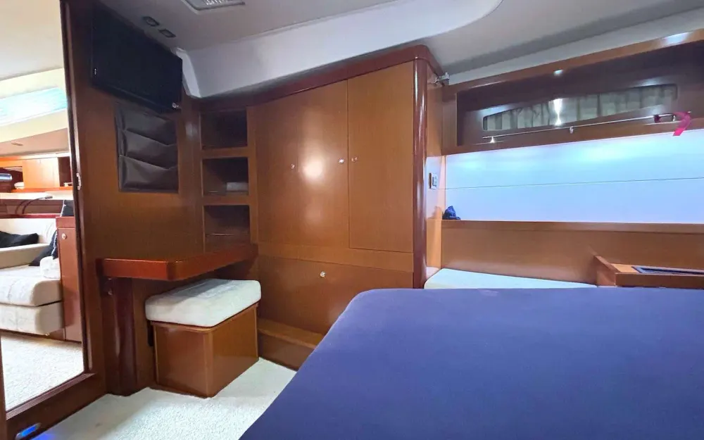 slider 12 Beneteau Oceanis 58